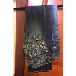 Very cute and blingy Miss Me jeans!